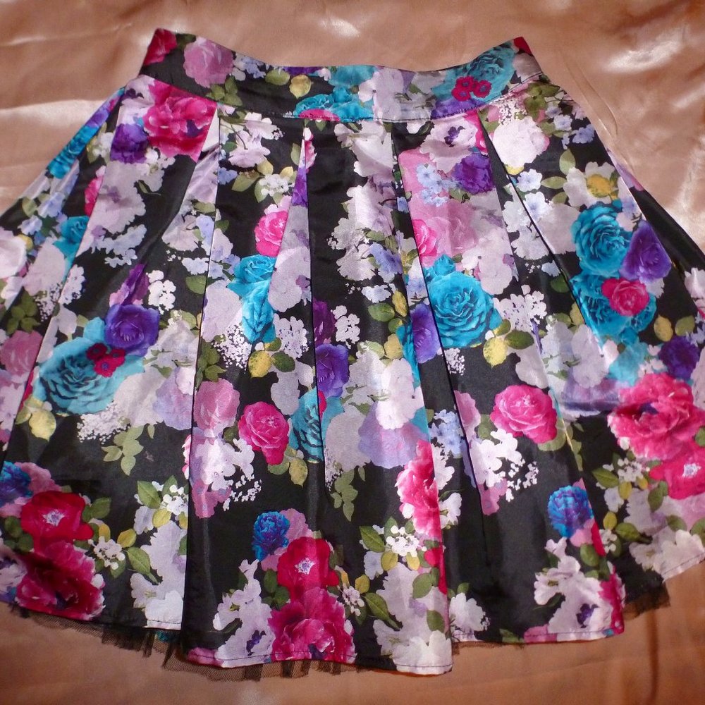 D signed girls floral print skirt M (10/12)